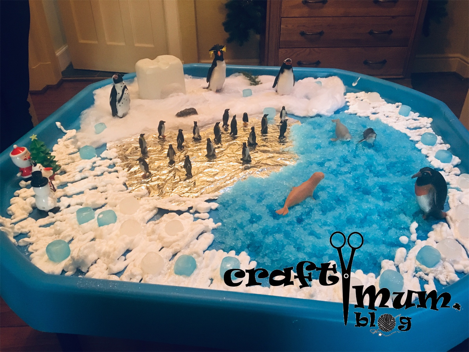 The North Pole ☃ Small world - Tuff Trays and Sensory Play