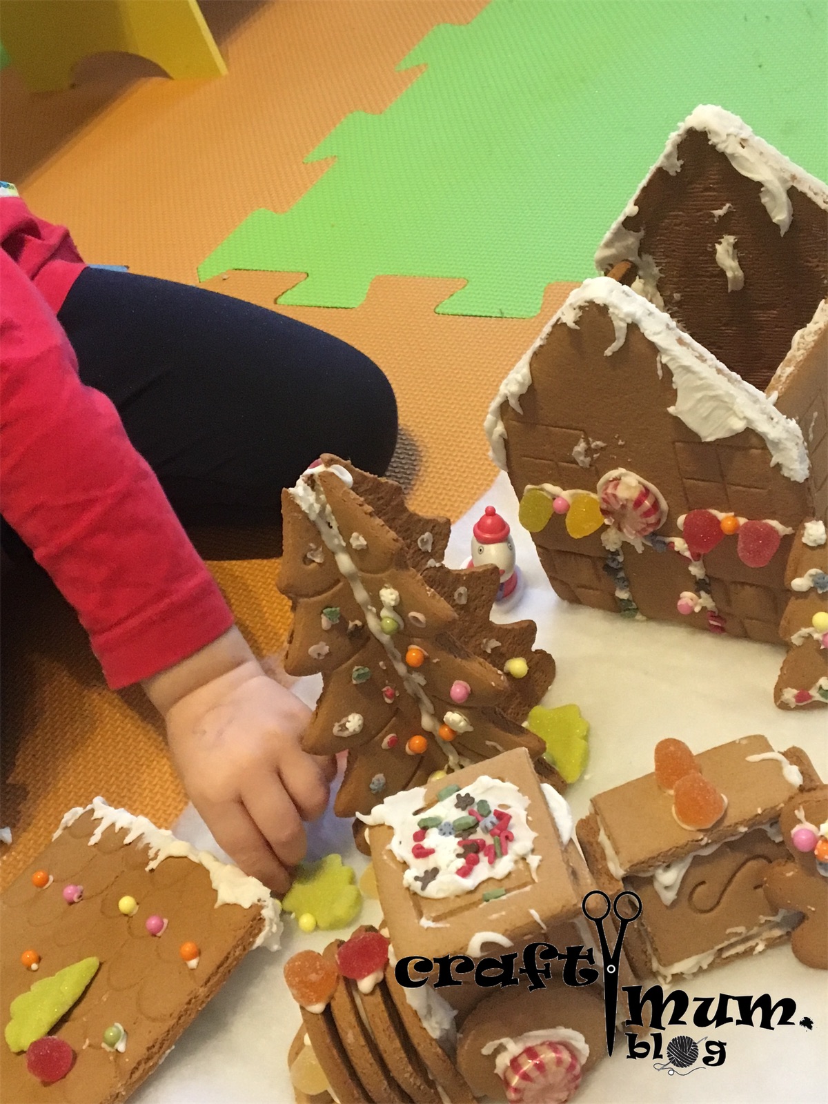 Gingerbread house for Peppa Pig